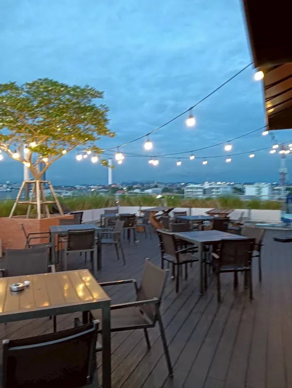 Indigo Rooftop Bar Pattaya в Паттайе — фото 20