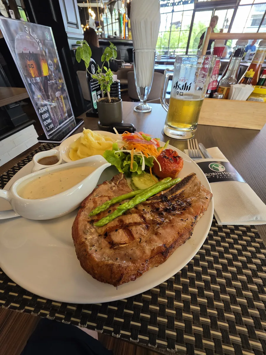 Robin Hood Bar в Паттайе — фото 18