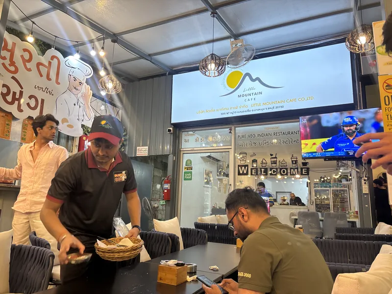 Surti Egg Little Mountain Cafe Pattaya в Паттайе — фото 18