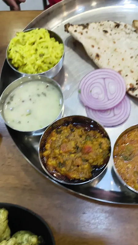 Tulsi Lala Raghuvanshi Restaurant Pattaya в Паттайе — фото 2